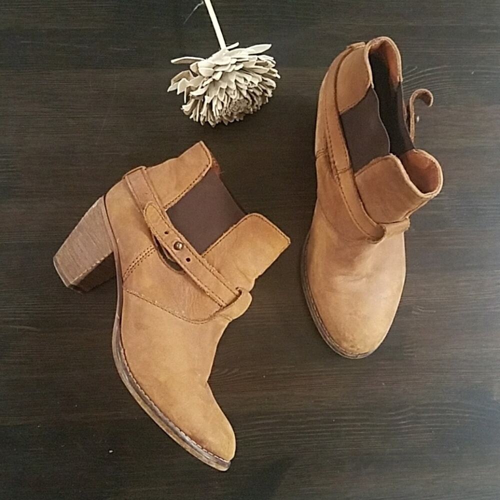 Steven by Steve Madden 8.5 tan ankle booties